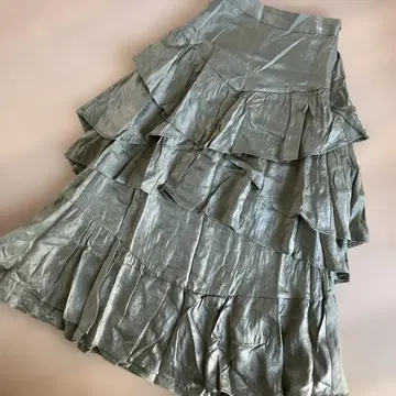 AMERI 그레이 티어드 플레어 스커트