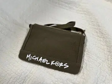 MICHAEL KORS 올리브 그린 사코슈