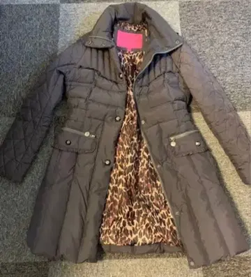 BETSEY JOHNSON 다운 코트