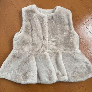 아이보리 플레어 실루엣 퍼 베스트