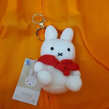 [ 한국 한정판 ] 미피 화이트 빨간색 니트 망토 마스코트 키링 새상품
