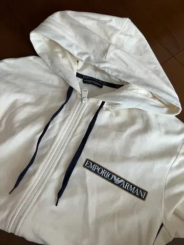 EMPORIO ARMANI 화이트 후드티 풀 집업 미사용 사이즈 L