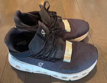 On 블랙 하이컷 스니커즈