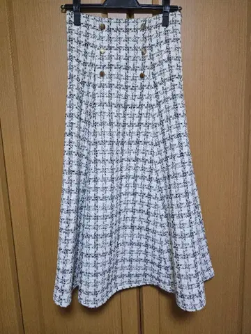 스윙글 골드 버튼 트위드 플레어 스커트