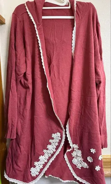 [ 미사용 ] 귀여운 레이스 자수 후드 부착 가디건