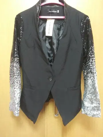 테일러드 자켓 블랙과 실버