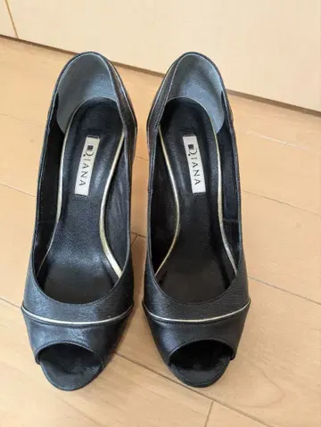 DIANA 블랙 오픈토 하이힐