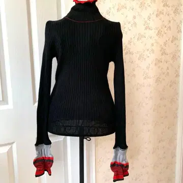 마리떼 프랑소와 저버 블랙 리브 긴팔 하이넥 스웨터