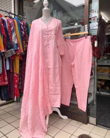 자수 장식 핑크 쿠르타, 팬츠, 숄 (3점 세트)