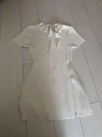 화이트 니트 원피스 반팔 슬릿