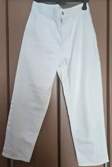 UNIQLO 화이트 스트레이트 팬츠
