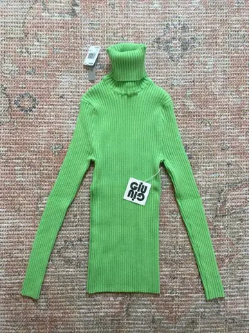 귀여운 택 포함 새상품 지우지우 GIUGIU 라임 그린 터틀넥 니트 M