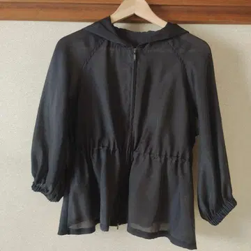 컴시즘 후드 부착 다크 그레이 자켓