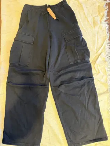 SKIMS 블랙 맨투맨 카고 팬츠