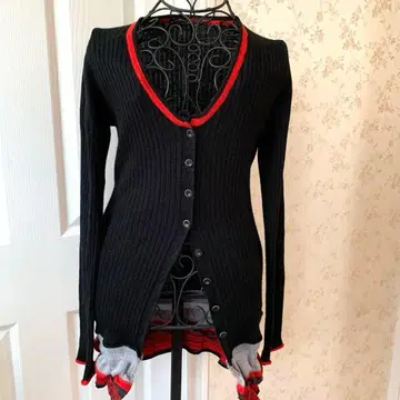 마리떼 프랑소와 저버 블랙과 빨간색의 리브 가디건