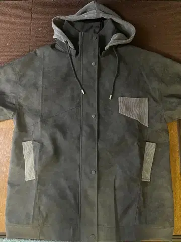 다크 그레이 후드 부착 자켓