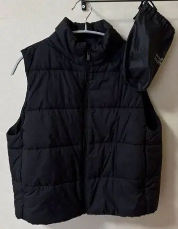 UNIQLO 웜 패디드 다운 베스트 수납 봉투 M