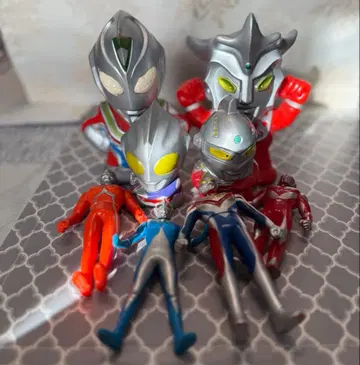 [ 묶음 판매 ] 울트라맨 저금통 피규어 6체 세트