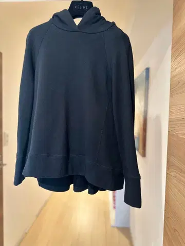 Yori 블랙 후드 부착 후드티