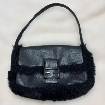 가죽 퍼 숄더백 블랙