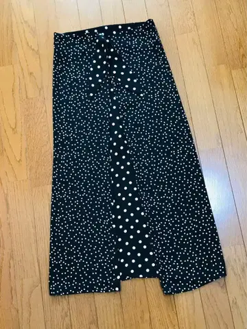 BEARDSLEY 도트 무늬 플레어 스커트 사이즈 F