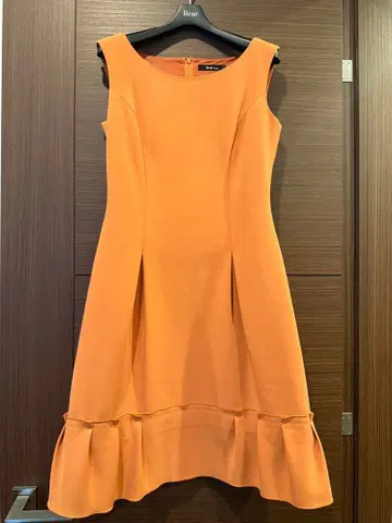 rene 슬리브리스 무릎 기장 원피스 34 사이즈