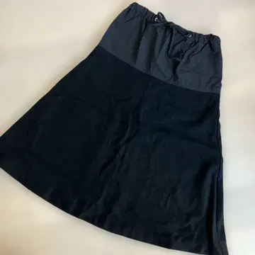 뮌헨 블랙 플레어 스커트