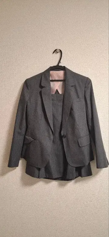 그레이 스트라이프 비즈니스 정장