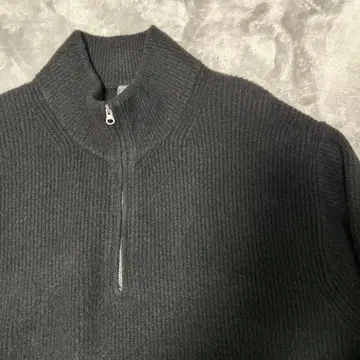 유니클로 수플레얀 하프 지퍼 스웨터 블랙 빅 실루엣