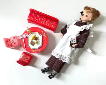 리카짱 인형과 레트로 테이블 세트