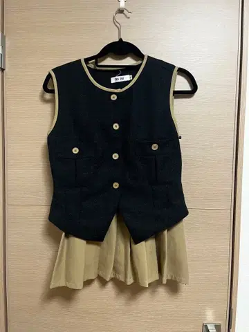 블랙과 베이지의 셋업