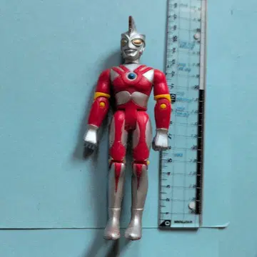 울트라맨 A 가동식 피규어 빨간색과 은색 약 15cm