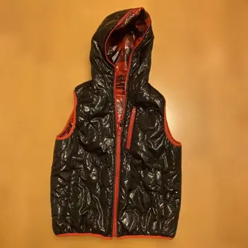 리버서블 후드 부착 베스트 블랙/빨간색
