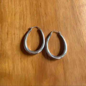 SOPHIE BUHAI Egg Hoop Pierced Earring