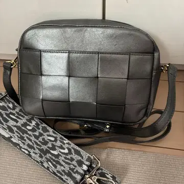 그레이 패치워크풍 숄더백