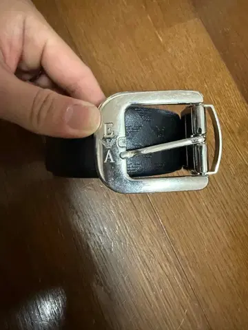 아르마니 가죽 벨트 116cm 사이즈 조절 가능 (약간의 흠집 있음)