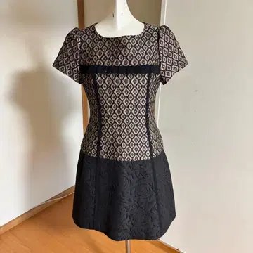 슈퍼 뷰티 기하학 패턴 반팔 무릎 기장 원피스 40 사이즈