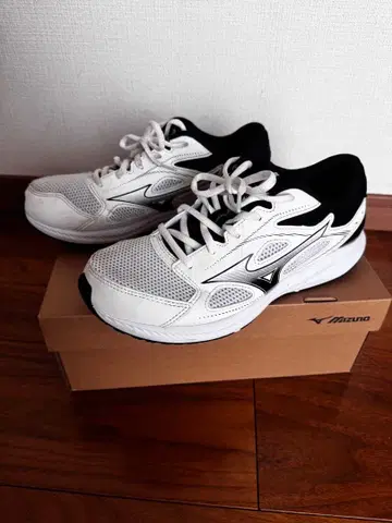 미즈노 스니커즈 화이트/블랙