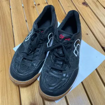 풋살화 블랙 로고