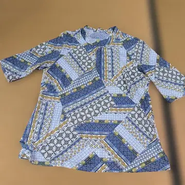 블루 계열 패치워크 패턴 반소매 셔츠