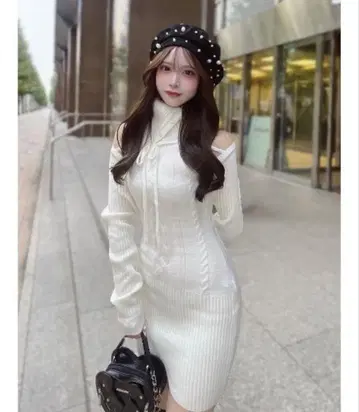 Darich 디자인 넥 니트 미니 원피스 아이보리