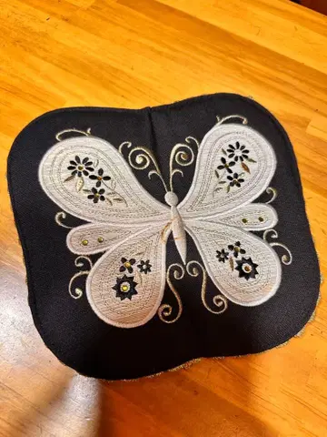 ANNA SUI 나비 자수 카드 케이스