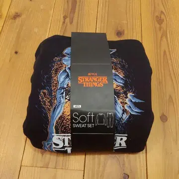 기묘한 이야기 x GU 데모고르곤 소프트 맨투맨 라운지 세트 M