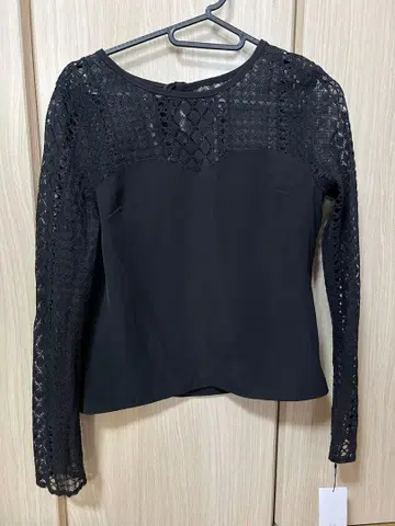 레이스 블랙 상의 리젝시