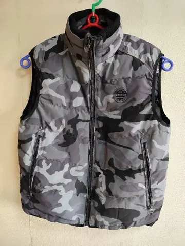 EVERNIVER 그레이 카모플라쥬 다운 베스트