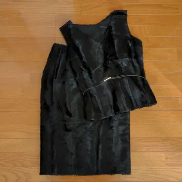 블랙 퍼 스타일 V넥 스커트 셋업