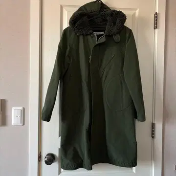 올리브 그린 모즈 코트 보아 후드