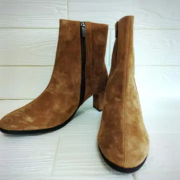 새상품급 스웨이드 지퍼 달린 숏부츠 24.5cm 베이지