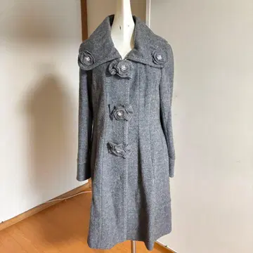 슈퍼 뷰티 그레이 울 혼방  꽃 장식 포함 40 사이즈