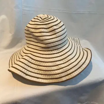 아이보리와 브라운 스트라이프 햇 새상품급